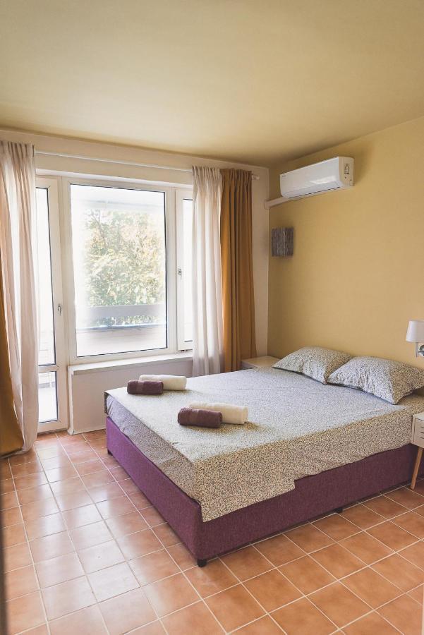 Amadina Garden Hotel Lozenec Kültér fotó