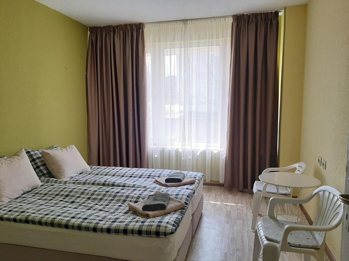 Amadina Garden Hotel Lozenec Kültér fotó