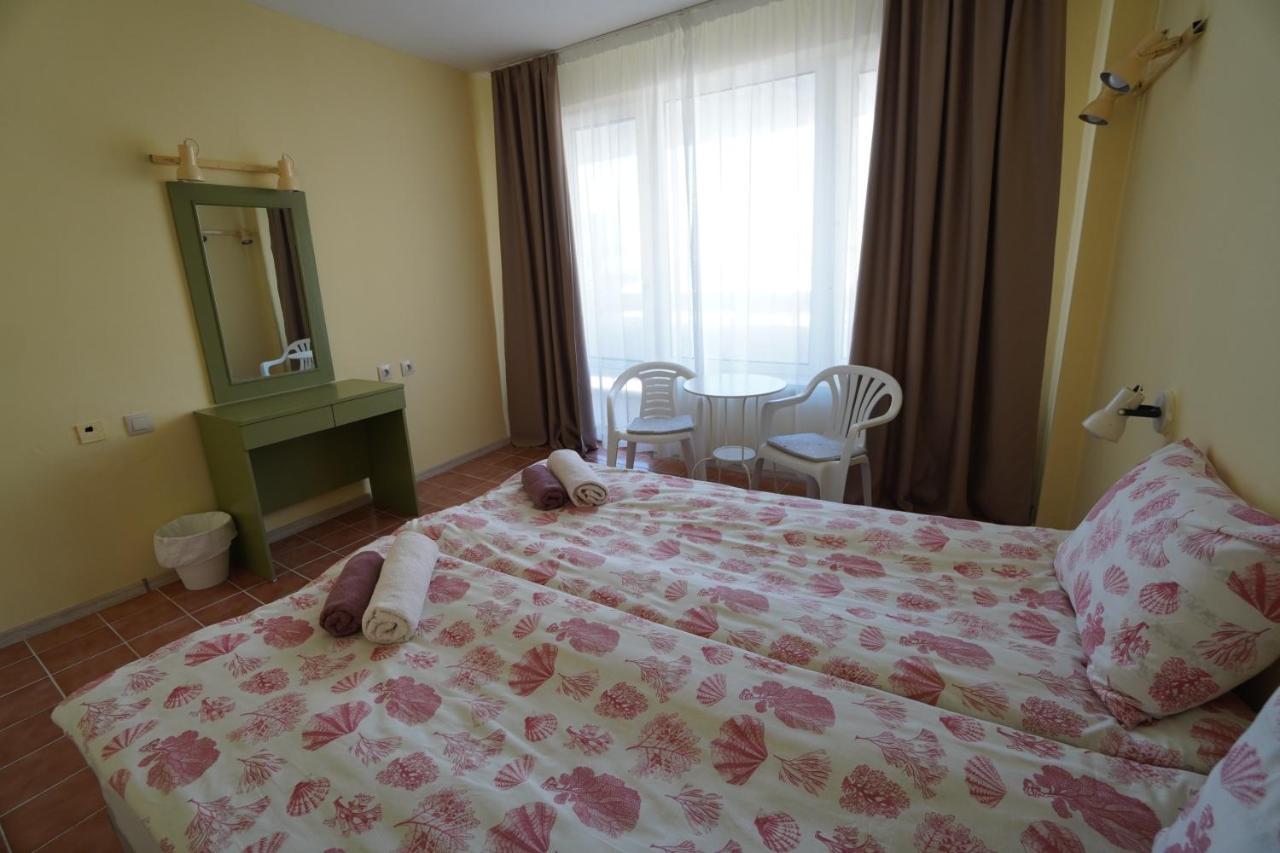 Amadina Garden Hotel Lozenec Kültér fotó