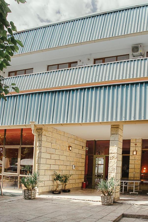 Amadina Garden Hotel Lozenec Kültér fotó