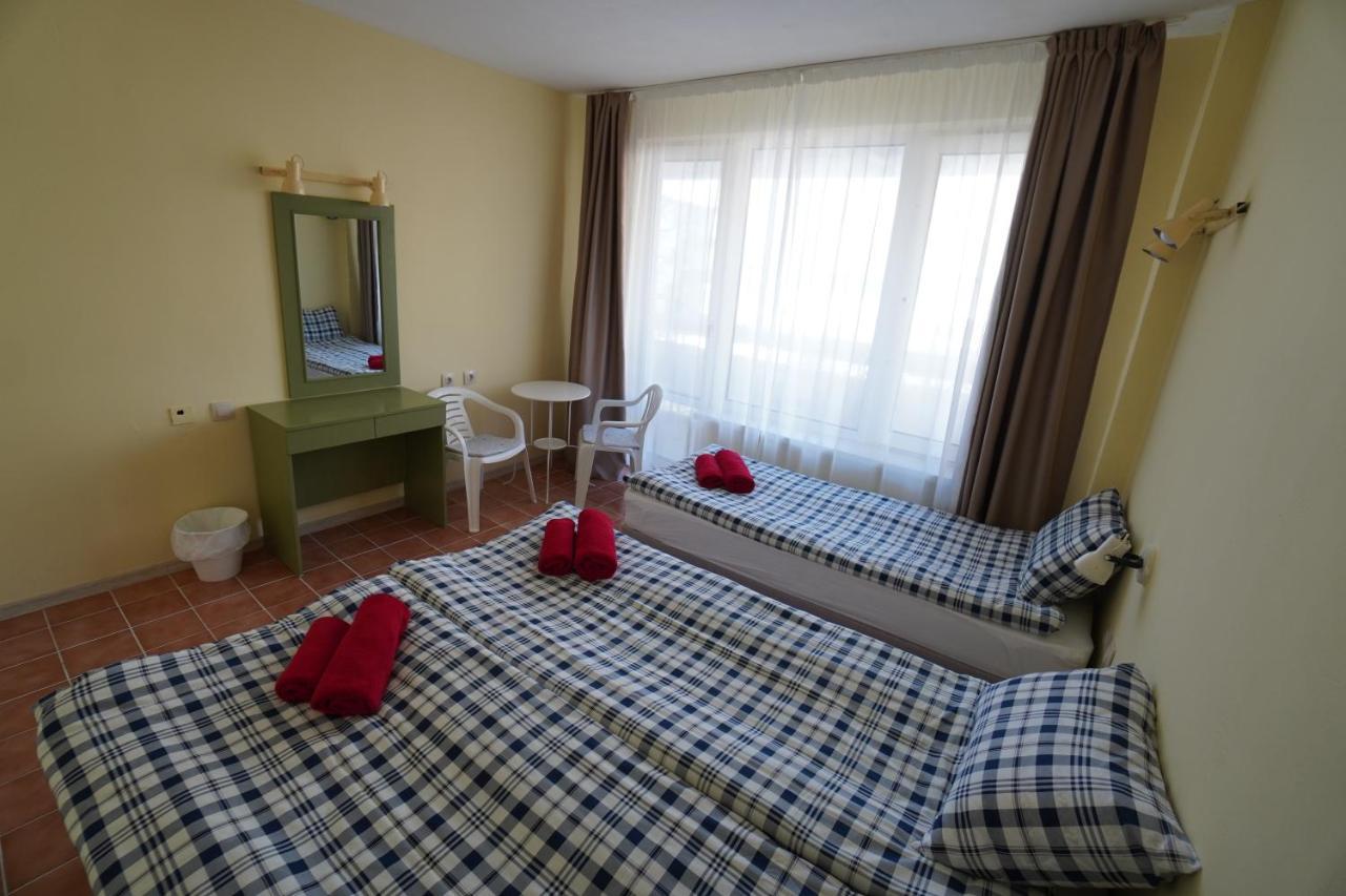 Amadina Garden Hotel Lozenec Szoba fotó