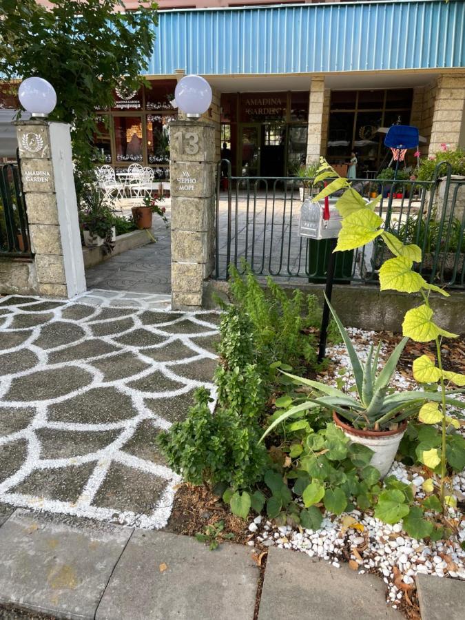 Amadina Garden Hotel Lozenec Kültér fotó