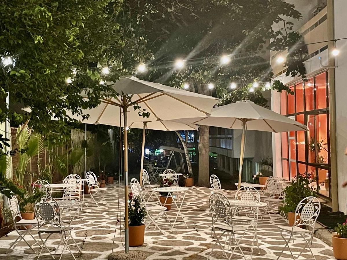 Amadina Garden Hotel Lozenec Kültér fotó