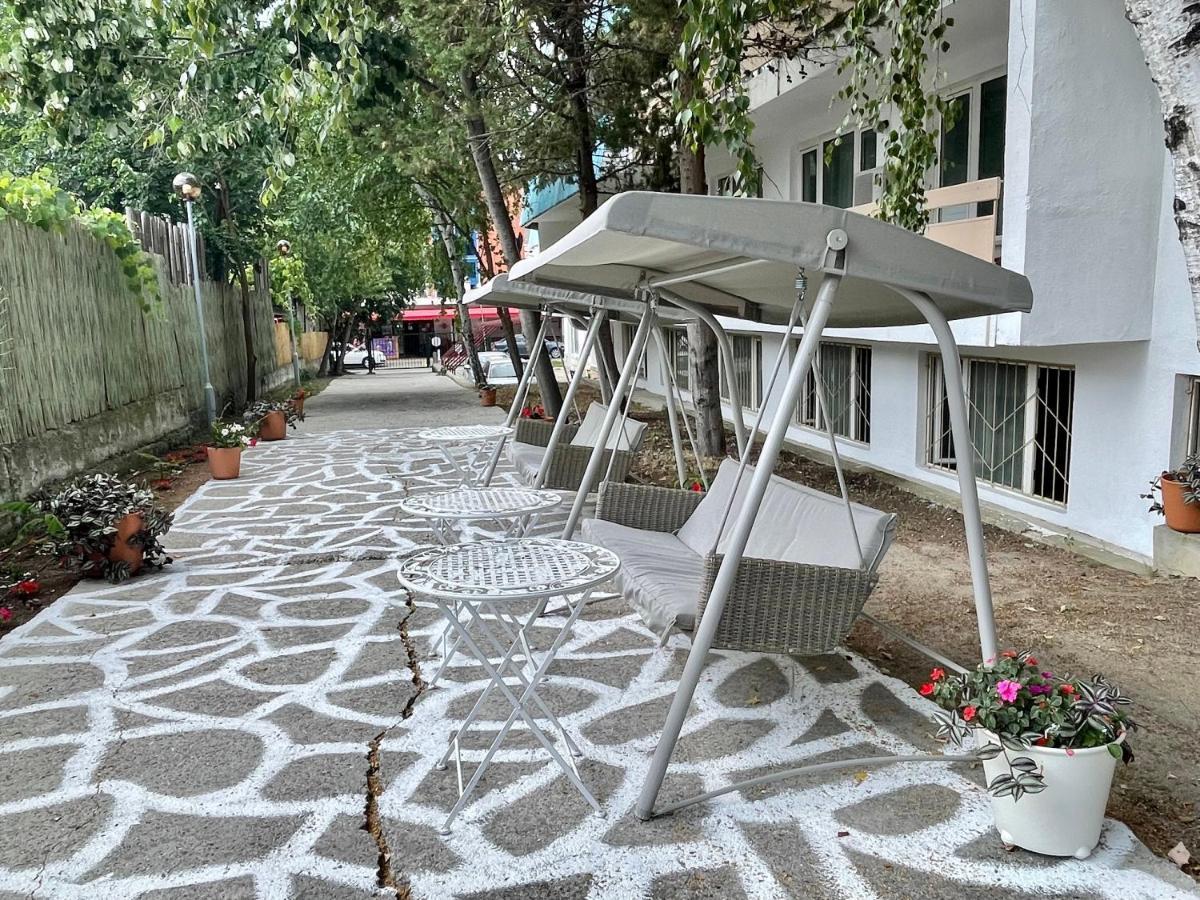 Amadina Garden Hotel Lozenec Kültér fotó