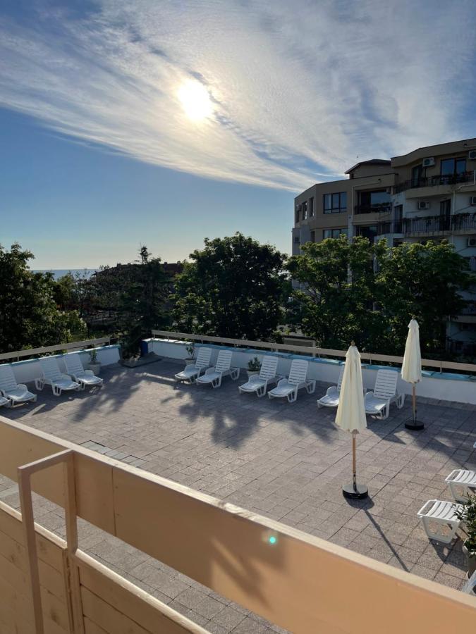 Amadina Garden Hotel Lozenec Kültér fotó