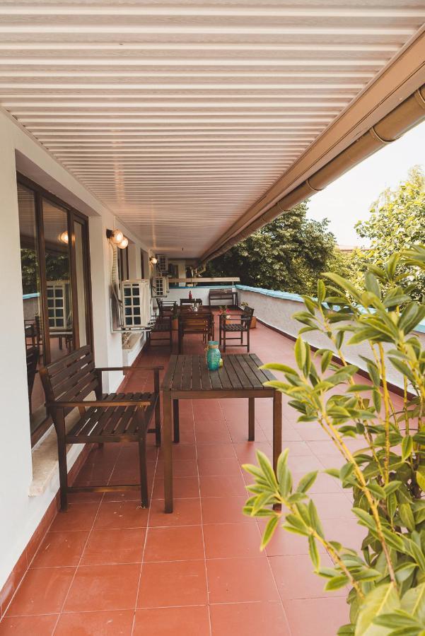 Amadina Garden Hotel Lozenec Kültér fotó