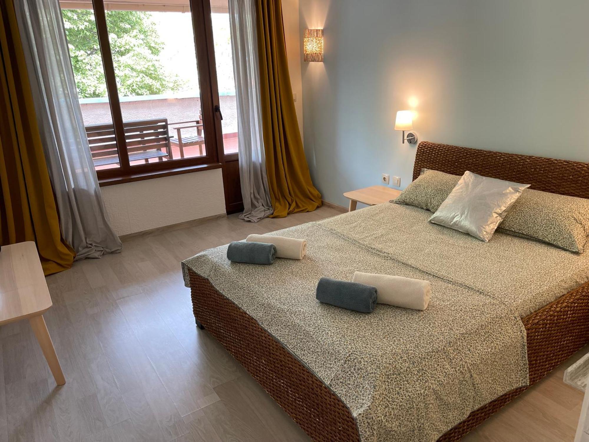 Amadina Garden Hotel Lozenec Kültér fotó