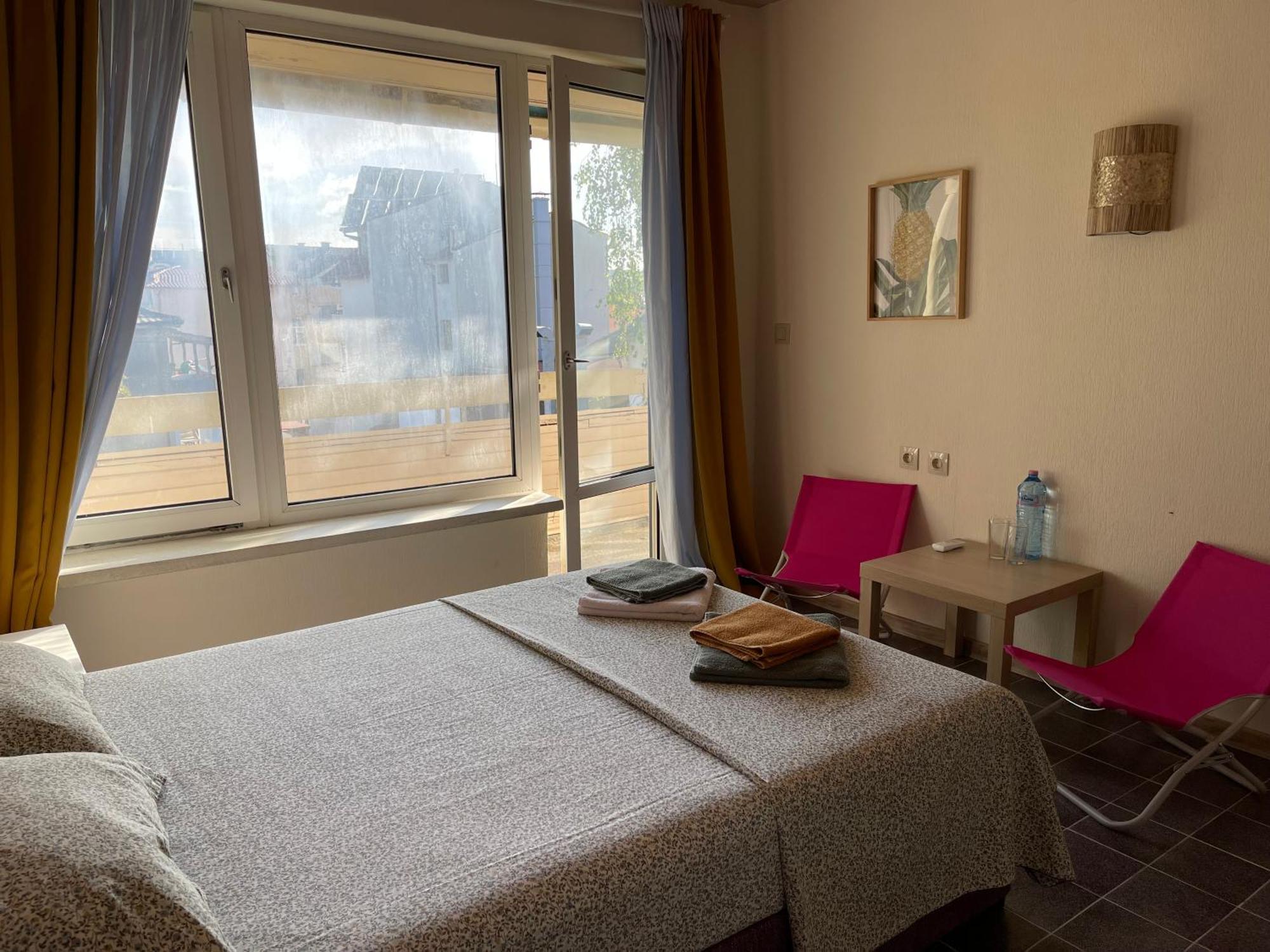 Amadina Garden Hotel Lozenec Kültér fotó