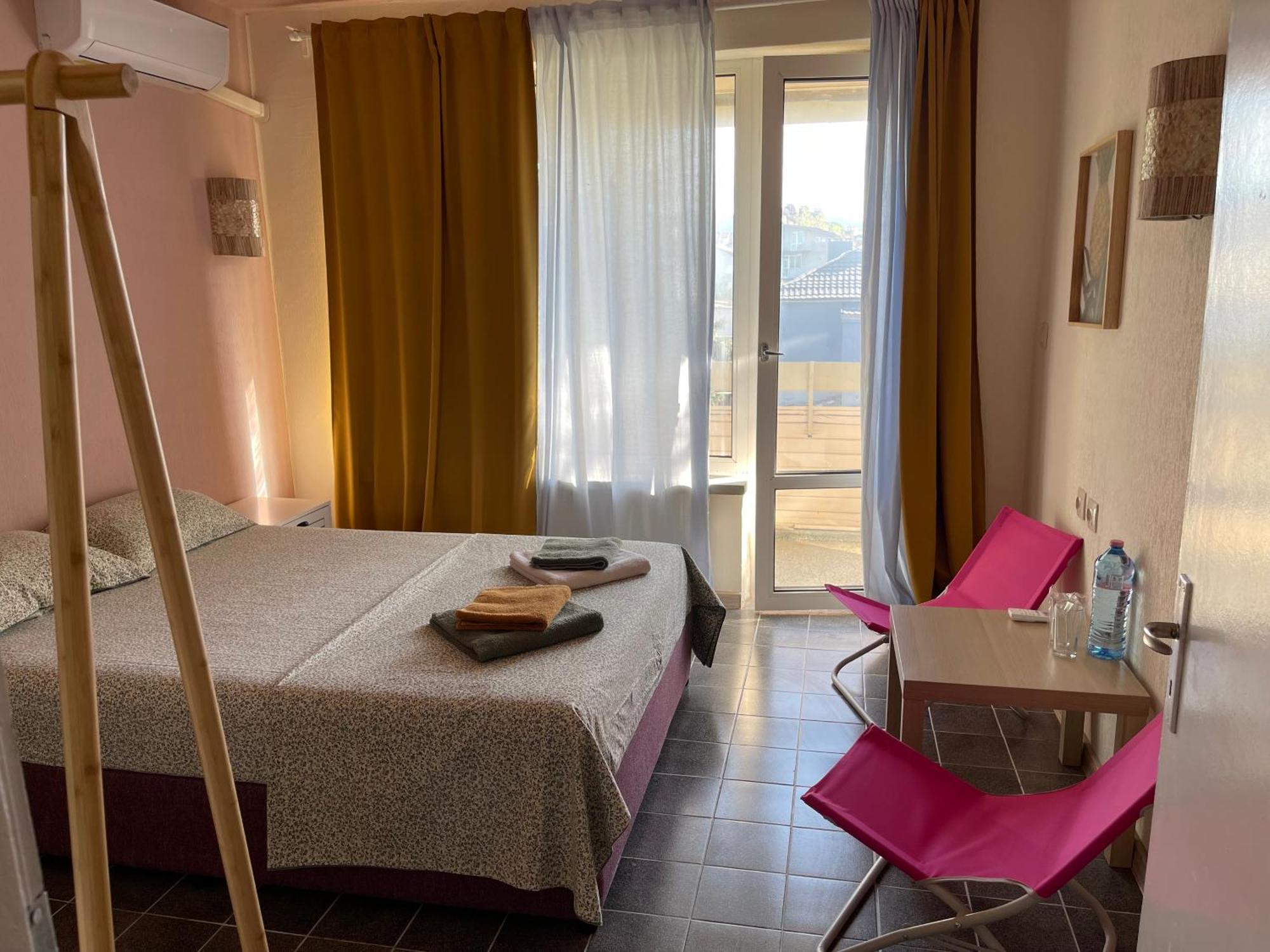 Amadina Garden Hotel Lozenec Kültér fotó