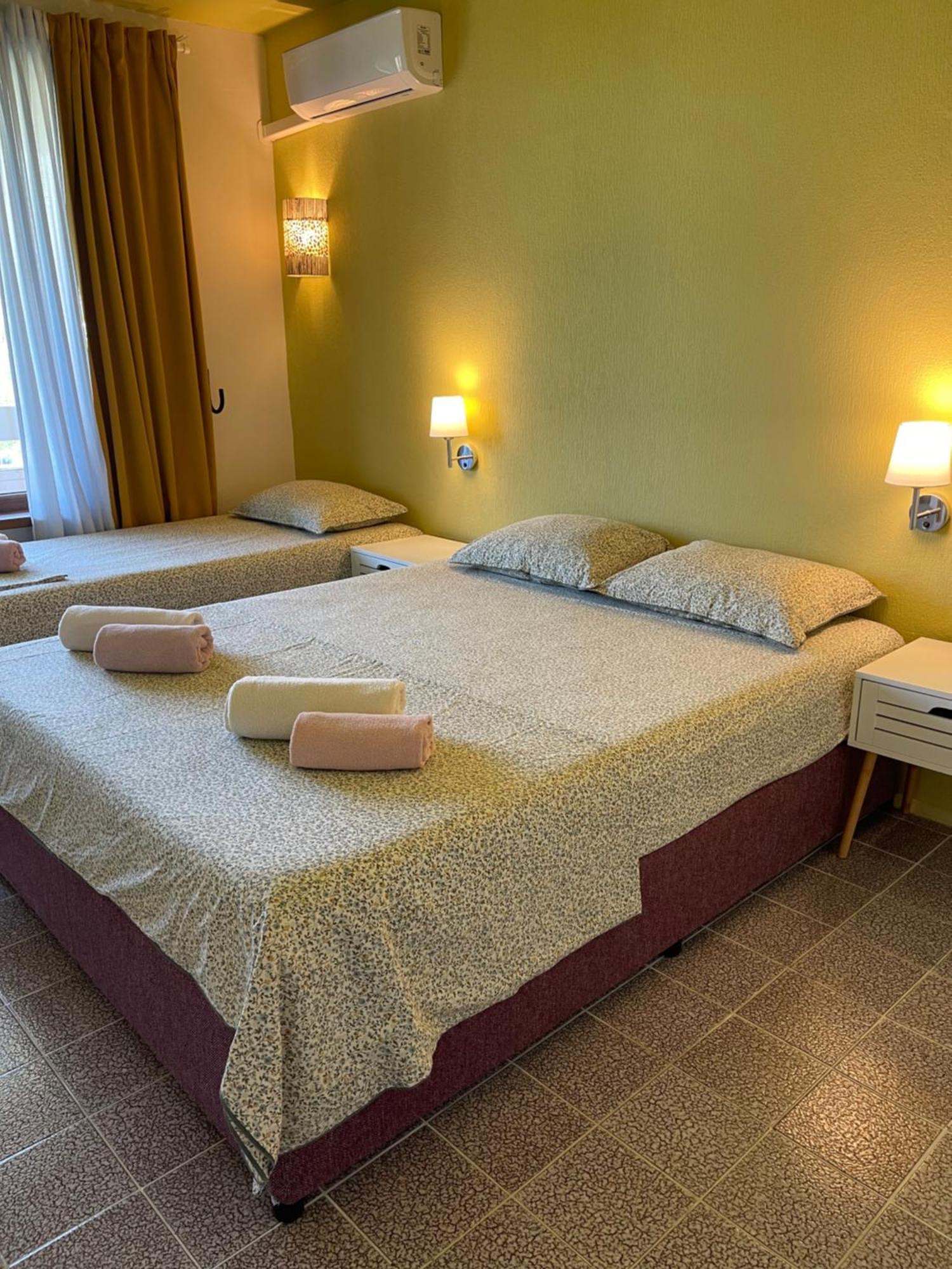 Amadina Garden Hotel Lozenec Kültér fotó