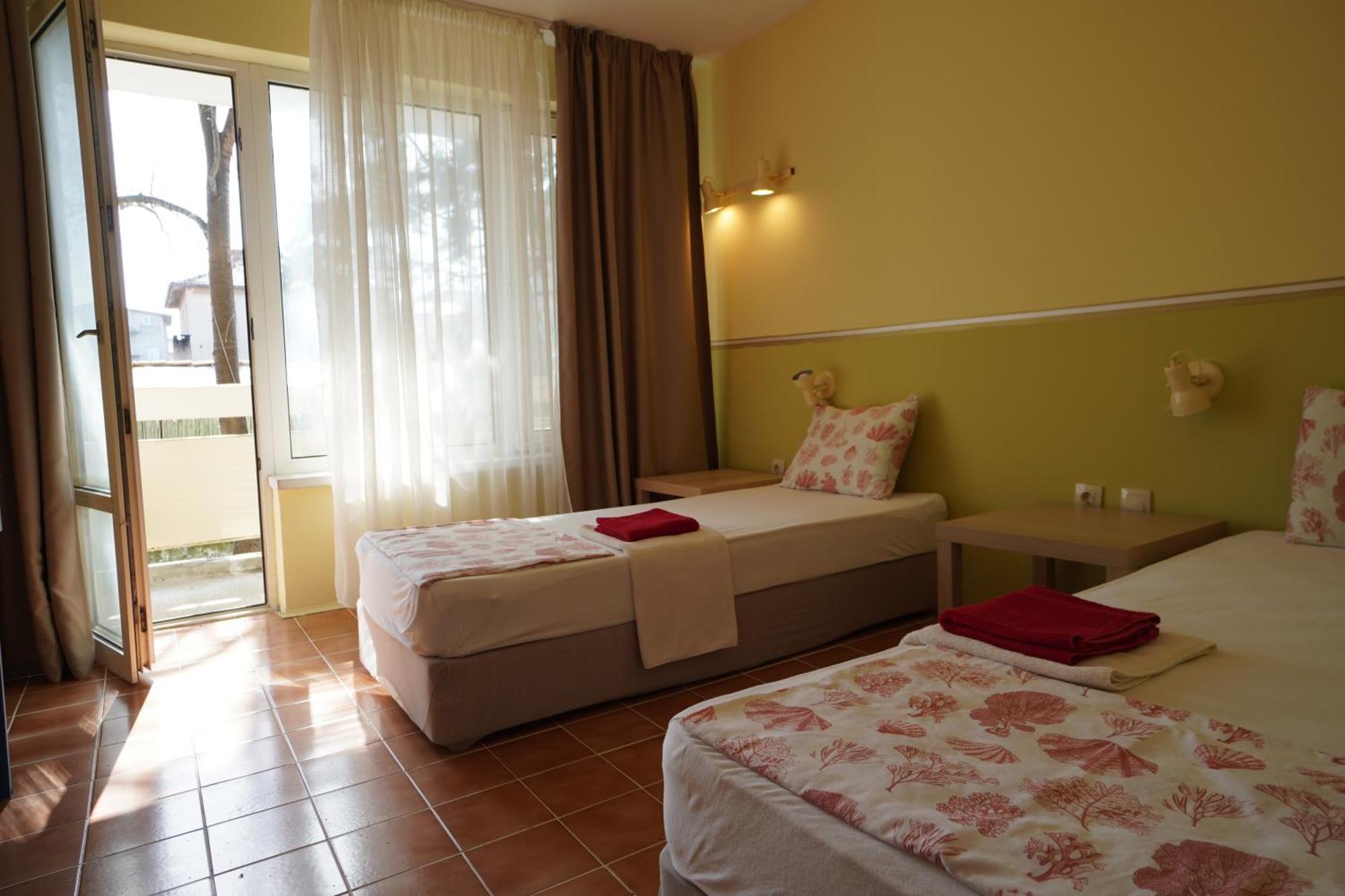 Amadina Garden Hotel Lozenec Kültér fotó